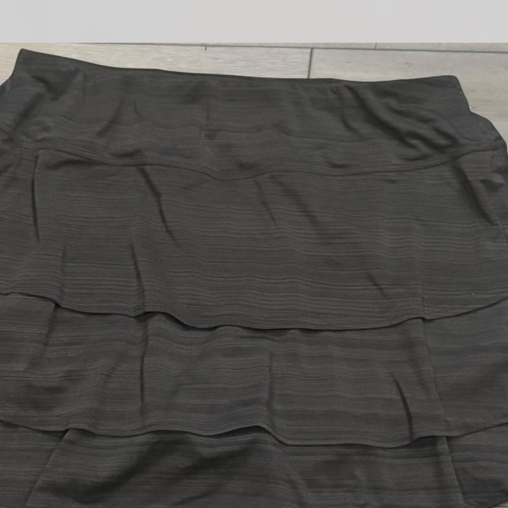 Athleta Black Tiered Women's athletic Skirt - Size L